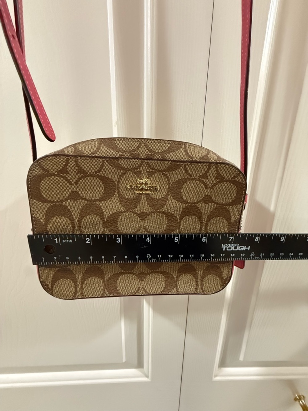 Coach Signature camera crossbody bag in brown monogram canvas with vibrant pink - Picture 16 of 17